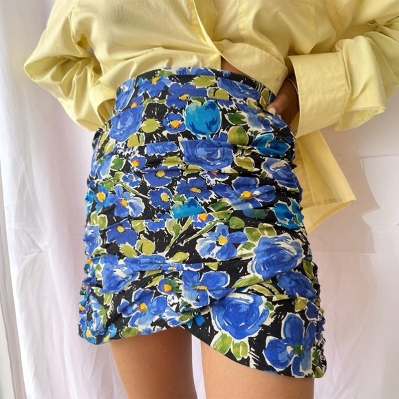 Zara Dresses & Skirts - ZARA Floral Blue and green floral mini skirt XL